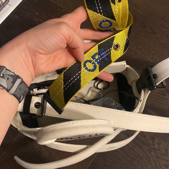 ☀️SOLD☀️ NEW OFF-WHITE Bag 2 interchangeable Straps Extra Coin Holder & Wrench - Picture 3 of 15